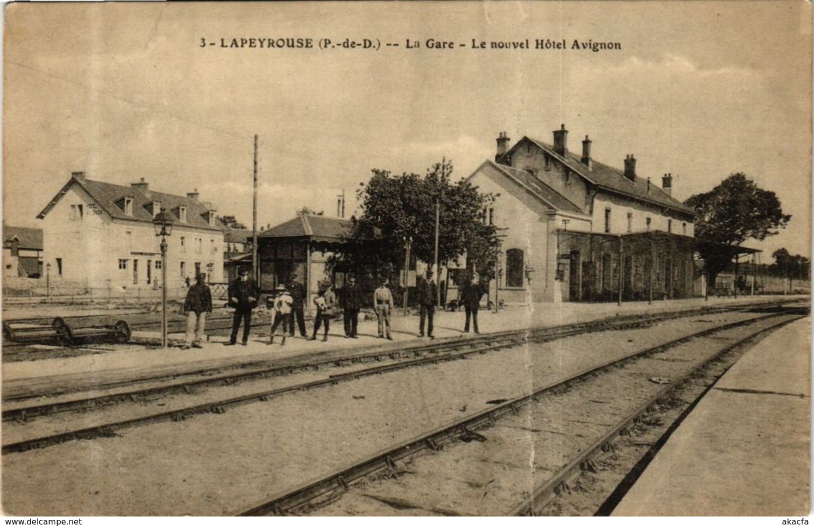 CPA Lapeyrouse (P.-de-D.) - La Gare-Le Nouvel Hotel Avignon (244681) - Autres & Non Classés