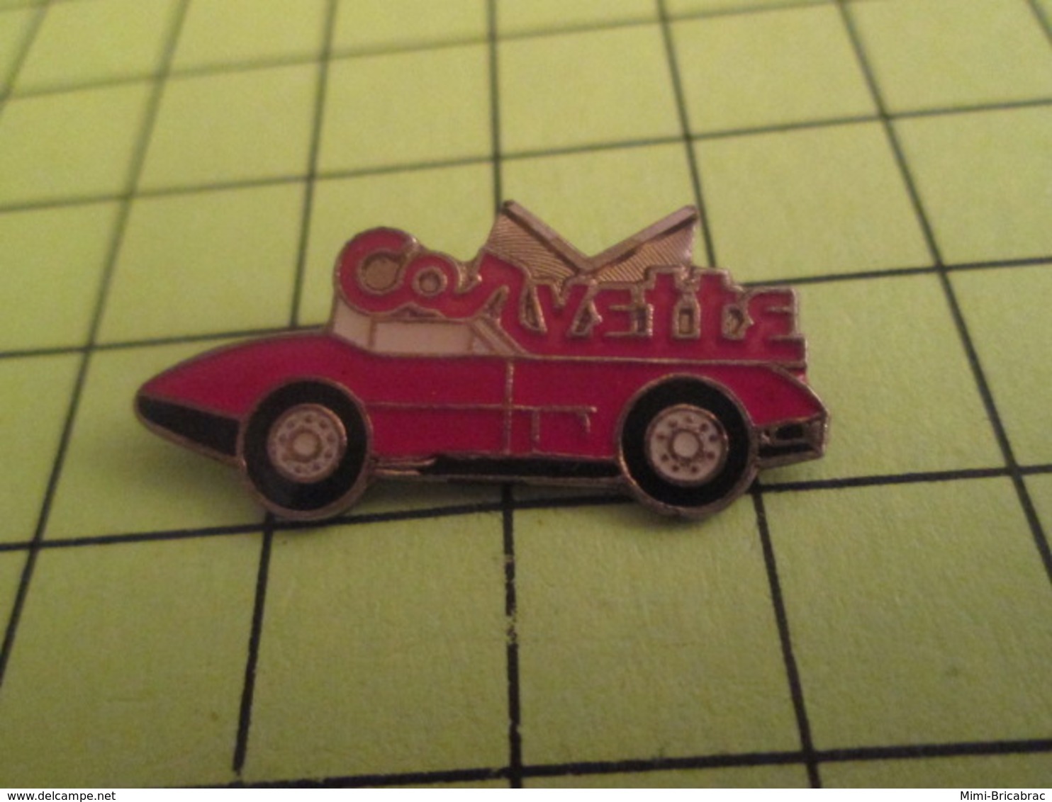 310c Pin's Pins / Beau Et Rare / THEME : AUTOMOBILES / CORVETTE ROUGE - Corvette