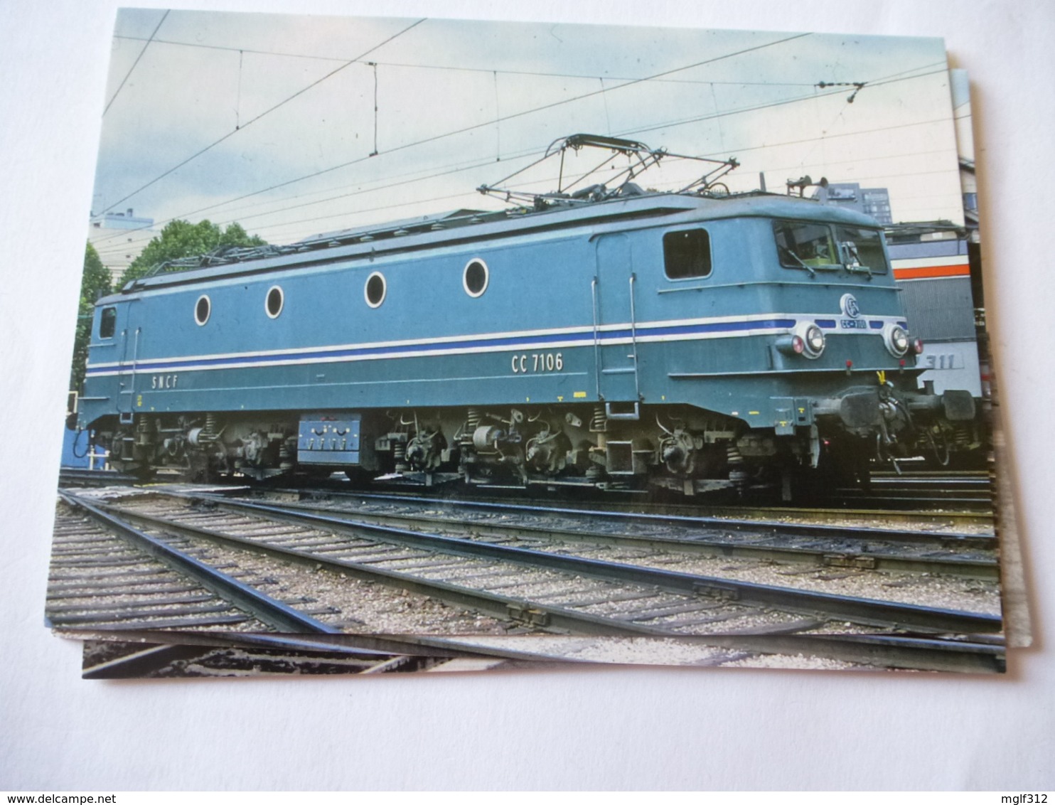 PARIS-CHAROLAIS (75) : LOCO CC 7106 Au Dépôt En 1982 - Treinen