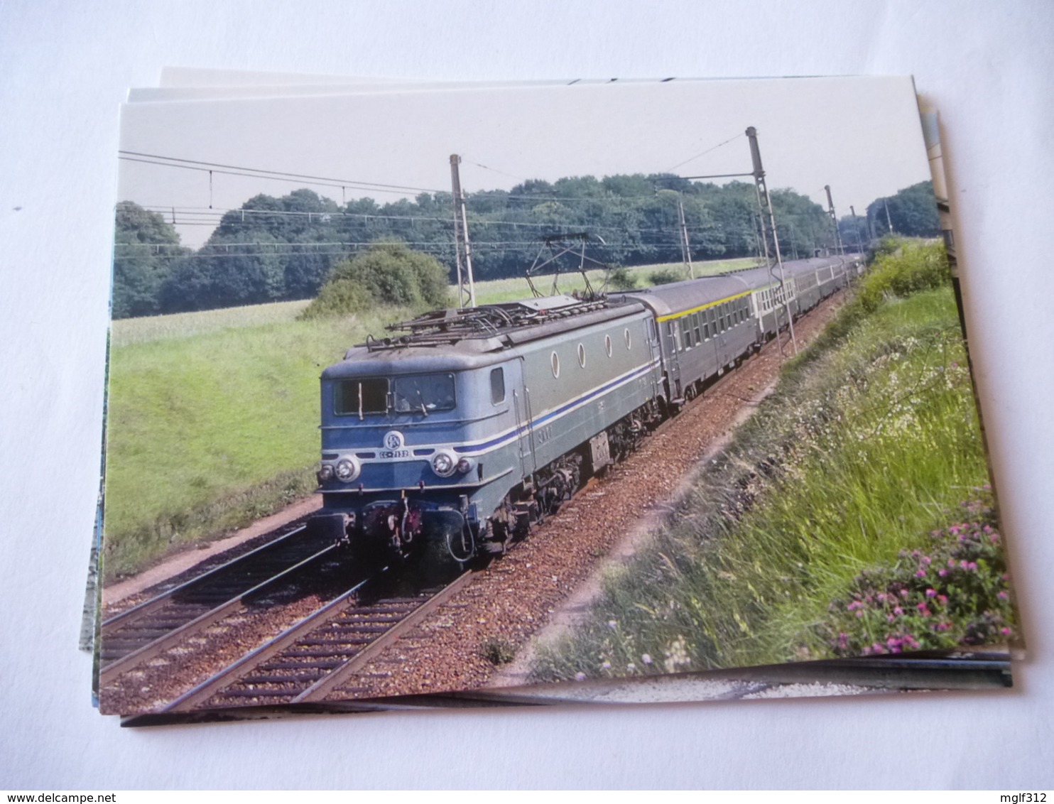 CHARTRETTES (77) : LOCO CC 7132 En Tête D'un Train Voyageurs En 1979 - Treni