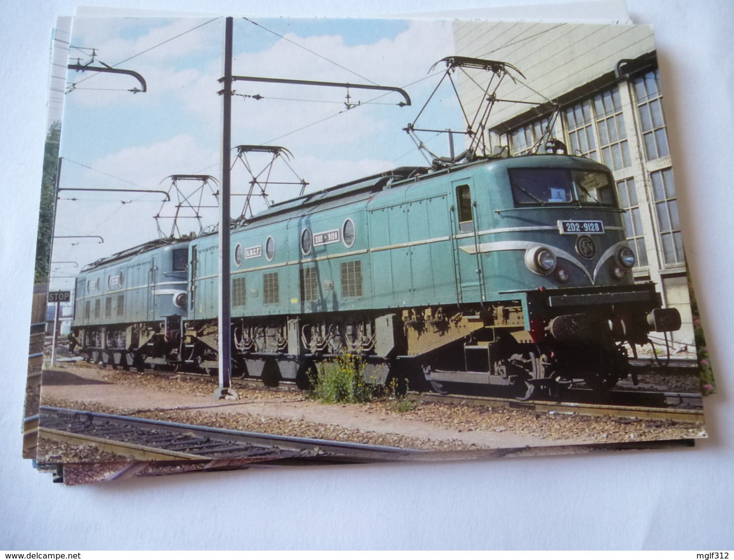 VILLENEUVE-SAINT-GEORGES (94) : LOCO 2D2 9128 Au Dépôt En 1979 - Trains