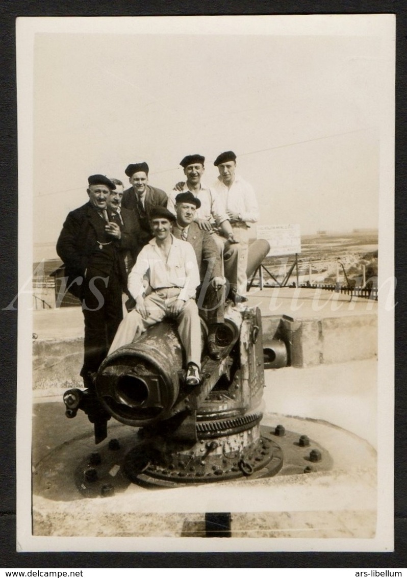 Photo Ancien / Original / Zeebrugge / Zeebruges / 1931 / 2 Scans / Photo Size: 6 X 8.50 Cm. / 'The Gang Take Charge' - Anonyme Personen