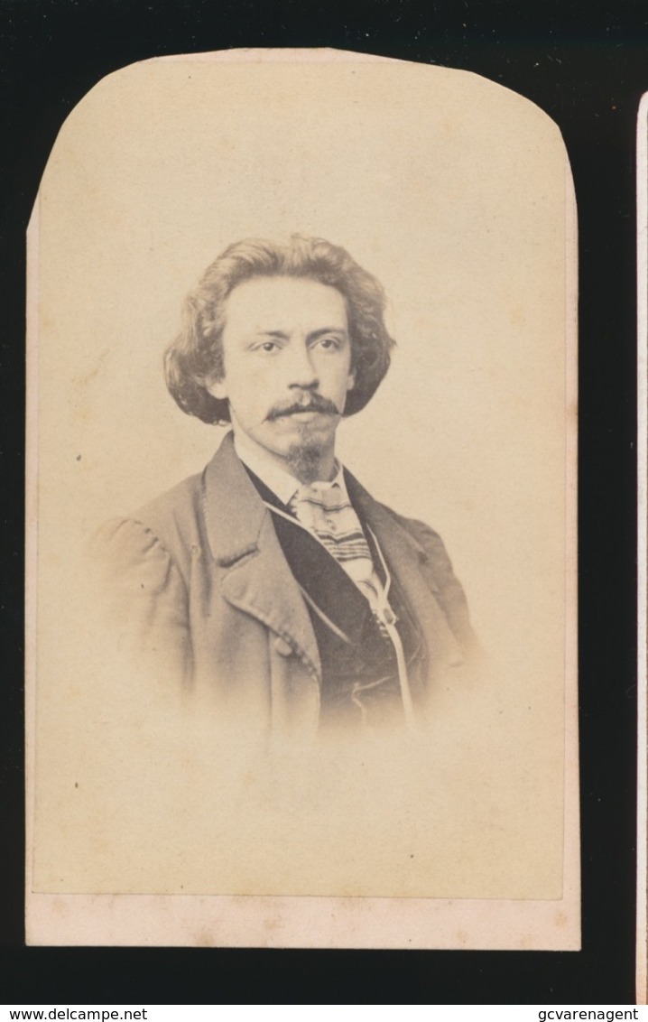CDV FOTO +- 1870  10.5 X 6.5 CM - FOTOGRAAF  J.A. SERVAIS  LIEGE  2 SCANS - Anciennes (Av. 1900)