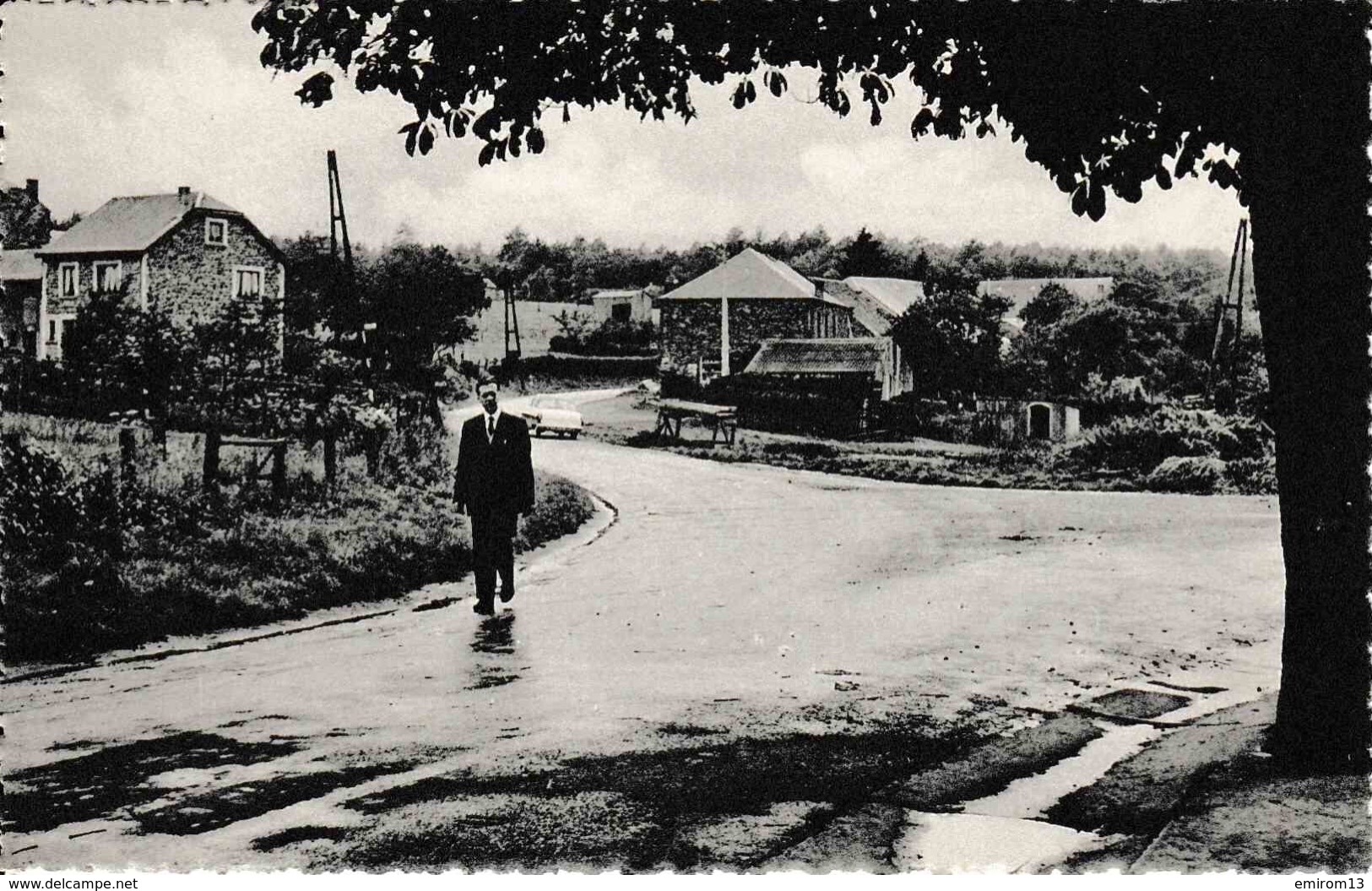 Malvoisin Place Des Bassins Avec Homme - Gedinne