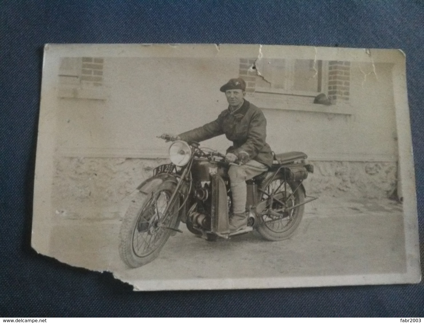 Carte Photo Moto Ancienne. Bas Gauche Coupé Mais Belle Photo - Motorfietsen