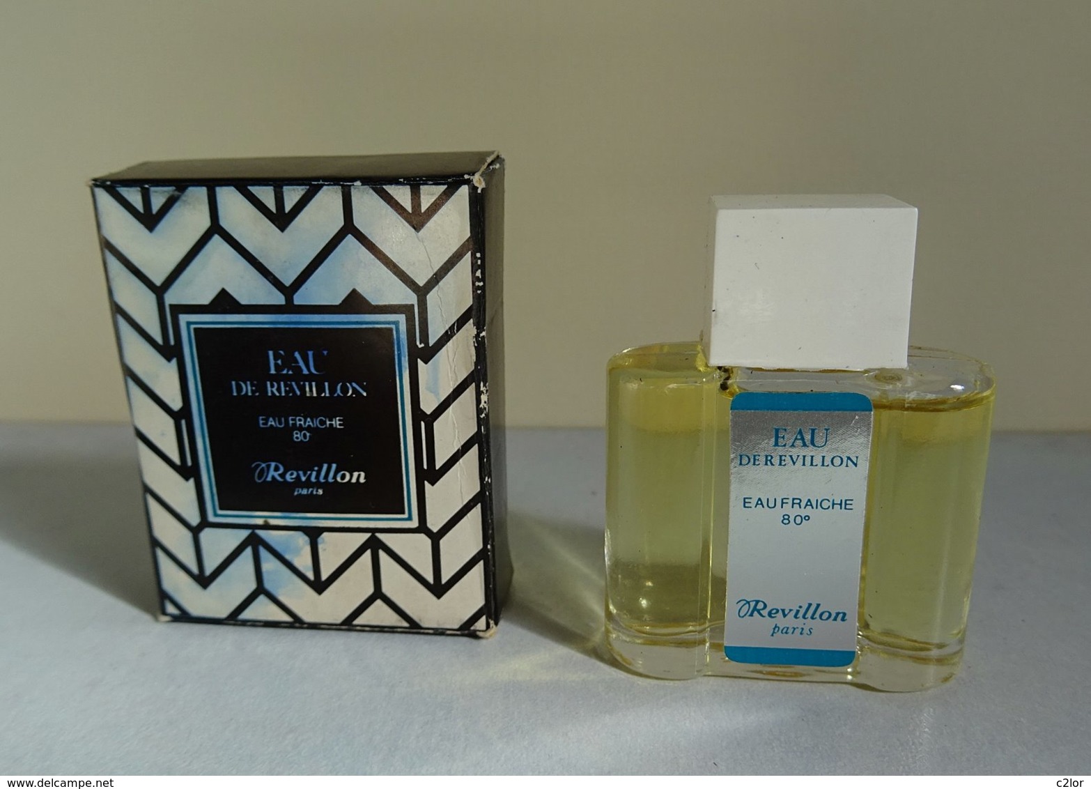 Miniature Semi-ancienne  "EAU De REVILLON" De REVILLONL Eau Fraîche 7 Ml Dans Sa Boite - Miniatures Men's Fragrances (in Box)