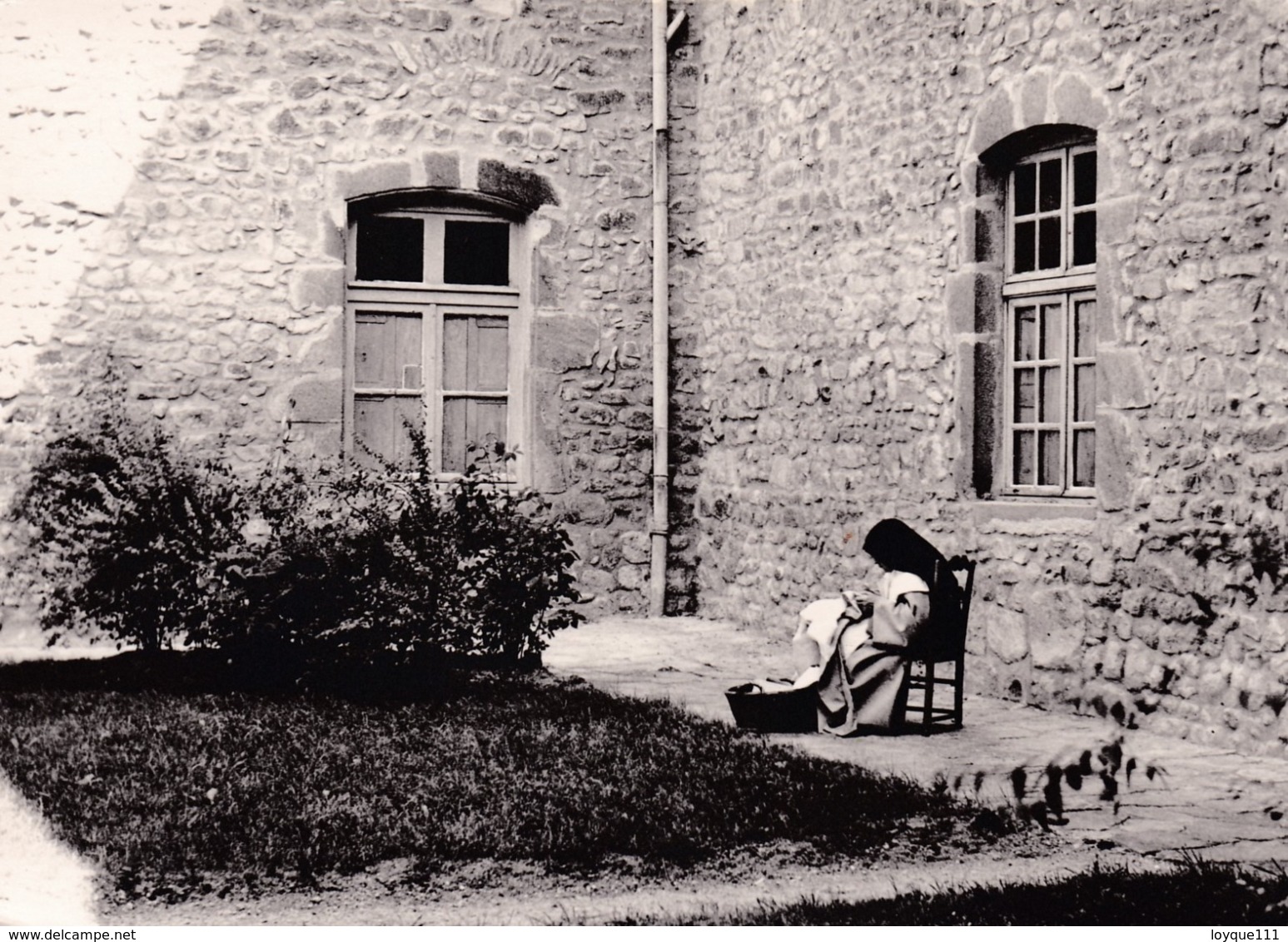 Montbrison - Monastère Sainte-claire. (soeur Au Tricot) - Montbrison