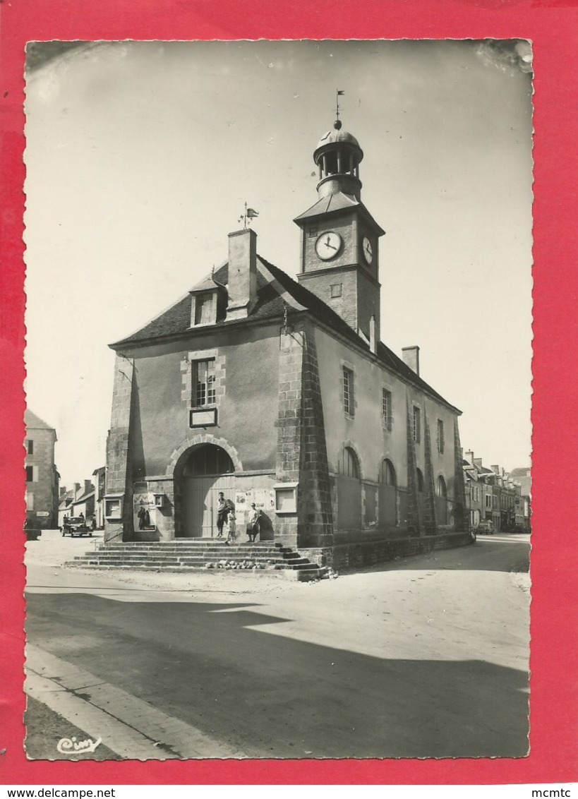 CPM Grand Format - Chatelus Malvaleix -(Creuse) -L'Hôtel De Ville Construit En 1818 Surmonté D'une Horloge à 4 Cadrans - Chatelus Malvaleix