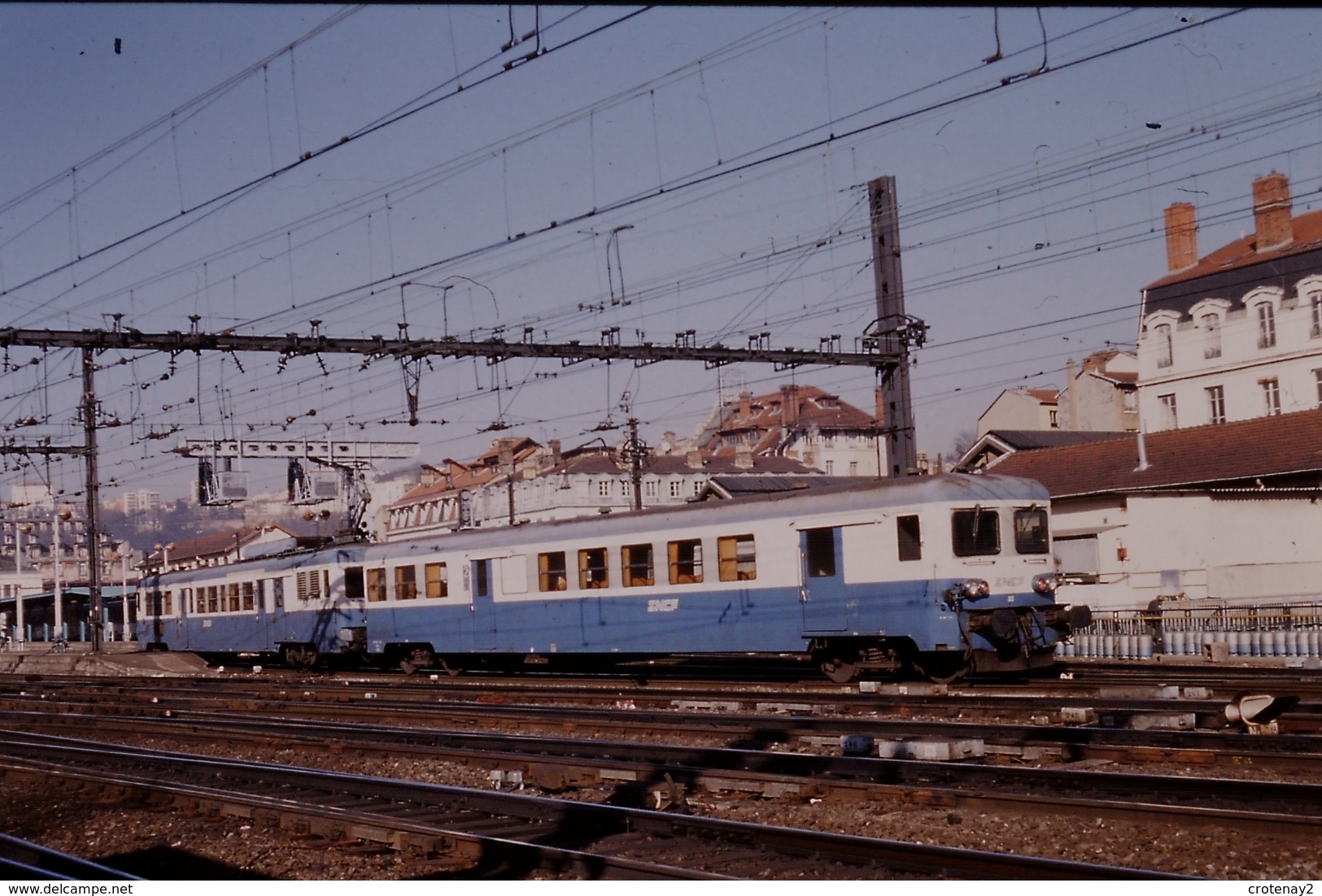 Photo Diapo Diapositive Slide Train Wagon Automotrice SNCF Z 7122 Le 11/02/1998 VOIR ZOOM - Diapositives