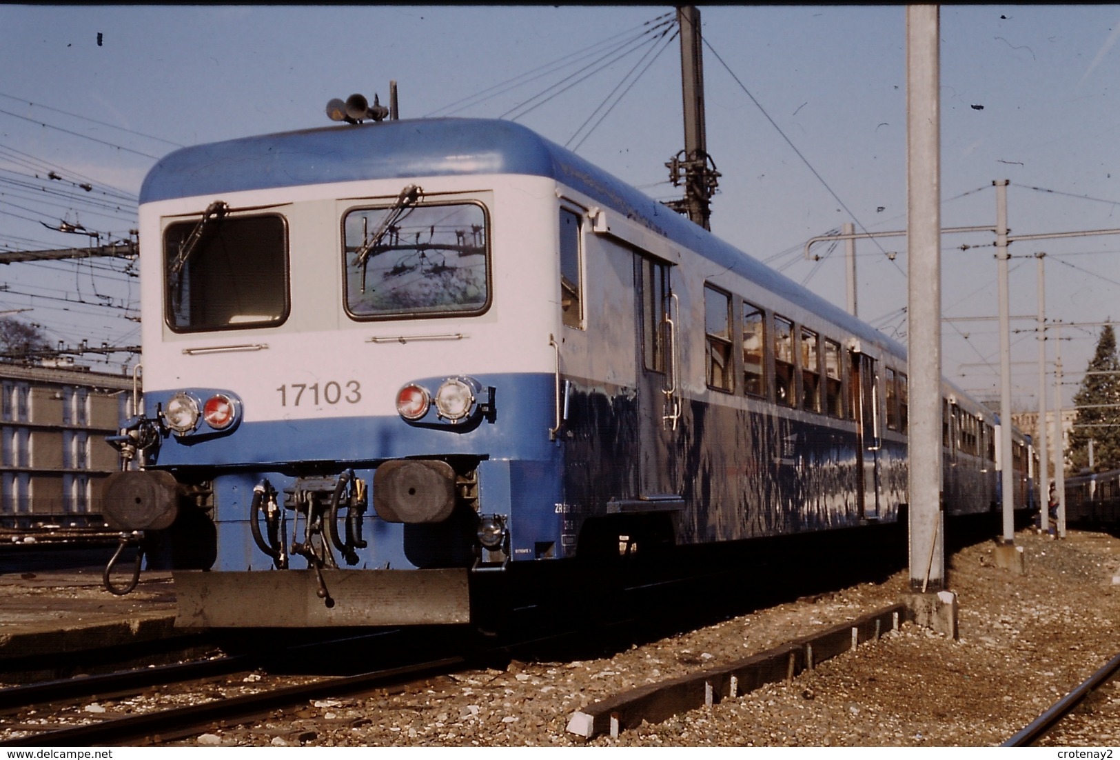 Photo Diapo Diapositive Slide Train Wagon Automotrice Electrique SNCF Z 17103 à Dijon Le 13/02/1998 VOIR ZOOM - Diapositives