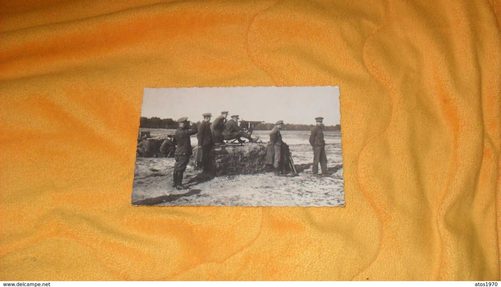 CARTE POSTALE PHOTO ANCIENNE CIRCULEE DATE ?.. ./ MILITAIRES EN ACTIONS...MITRAILLEUSE... - Autres & Non Classés