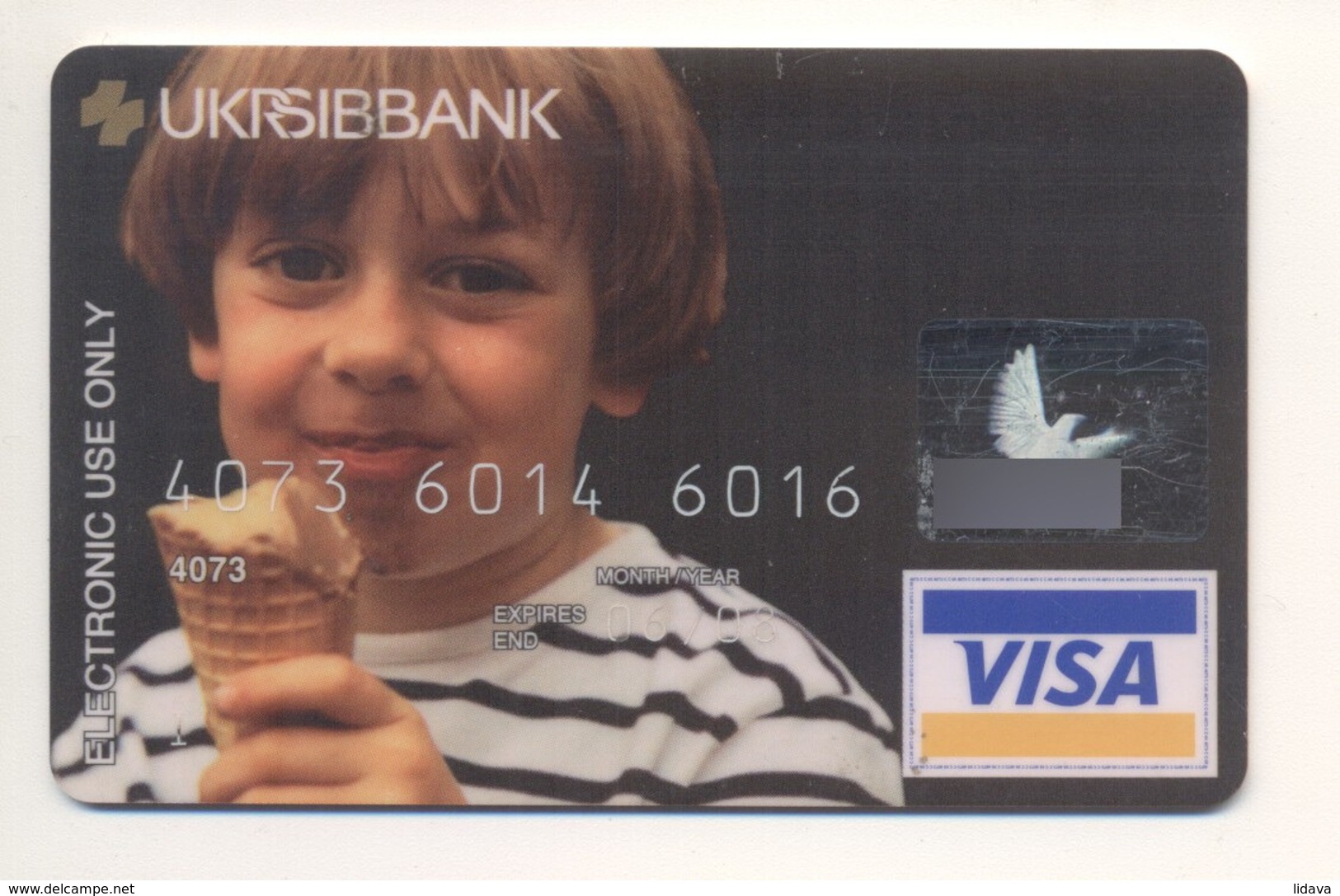 Credit Card Boy With Ice Cream Bankcard Ukrsibbank Bank UKRAINE VISA Expired 06.2008 (more Than 10 Years) - Credit Cards (Exp. Date Min. 10 Years)