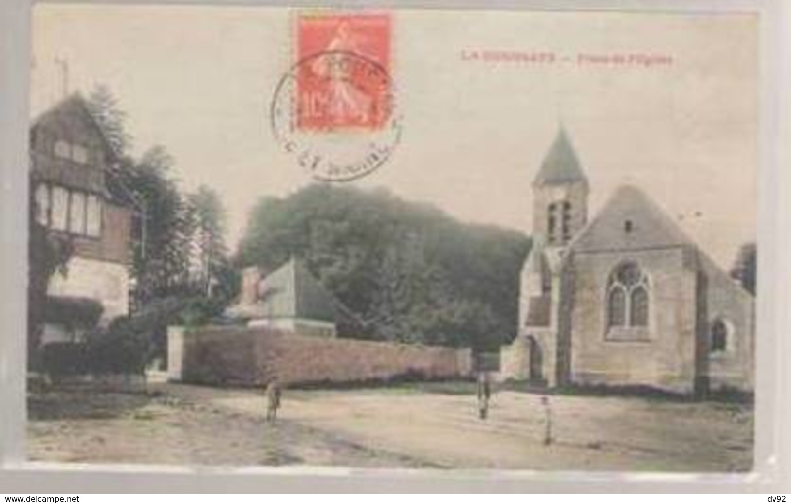 SEINE ET MARNE LA HOUSSAYE EN BRIE PLACE DE L EGLISE (COULEUR) - Autres & Non Classés