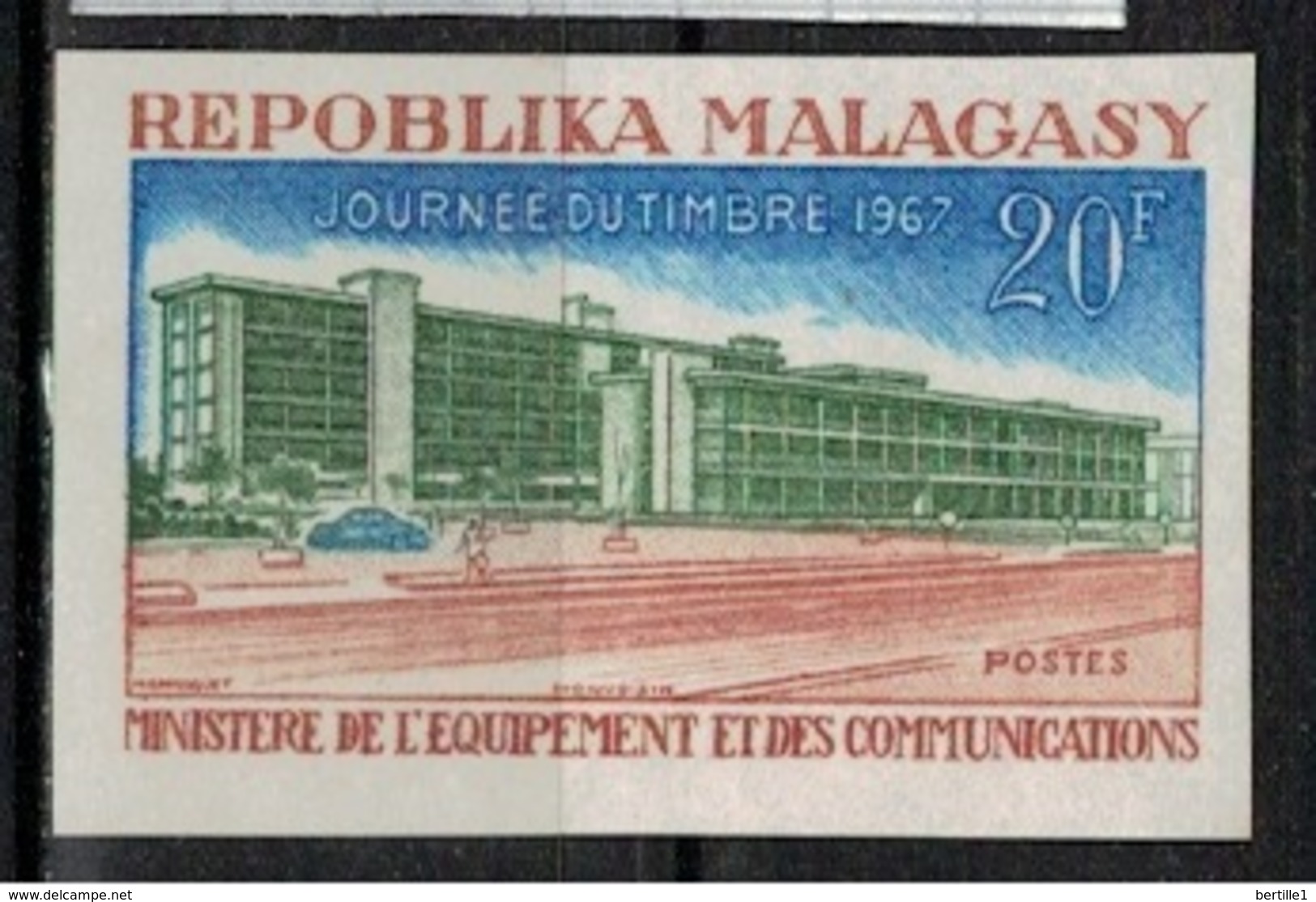 MADAGASCAR                N°     YVERT    437      NON DENTELE             ( Neuf  4/16  ) - Madagascar (1960-...)