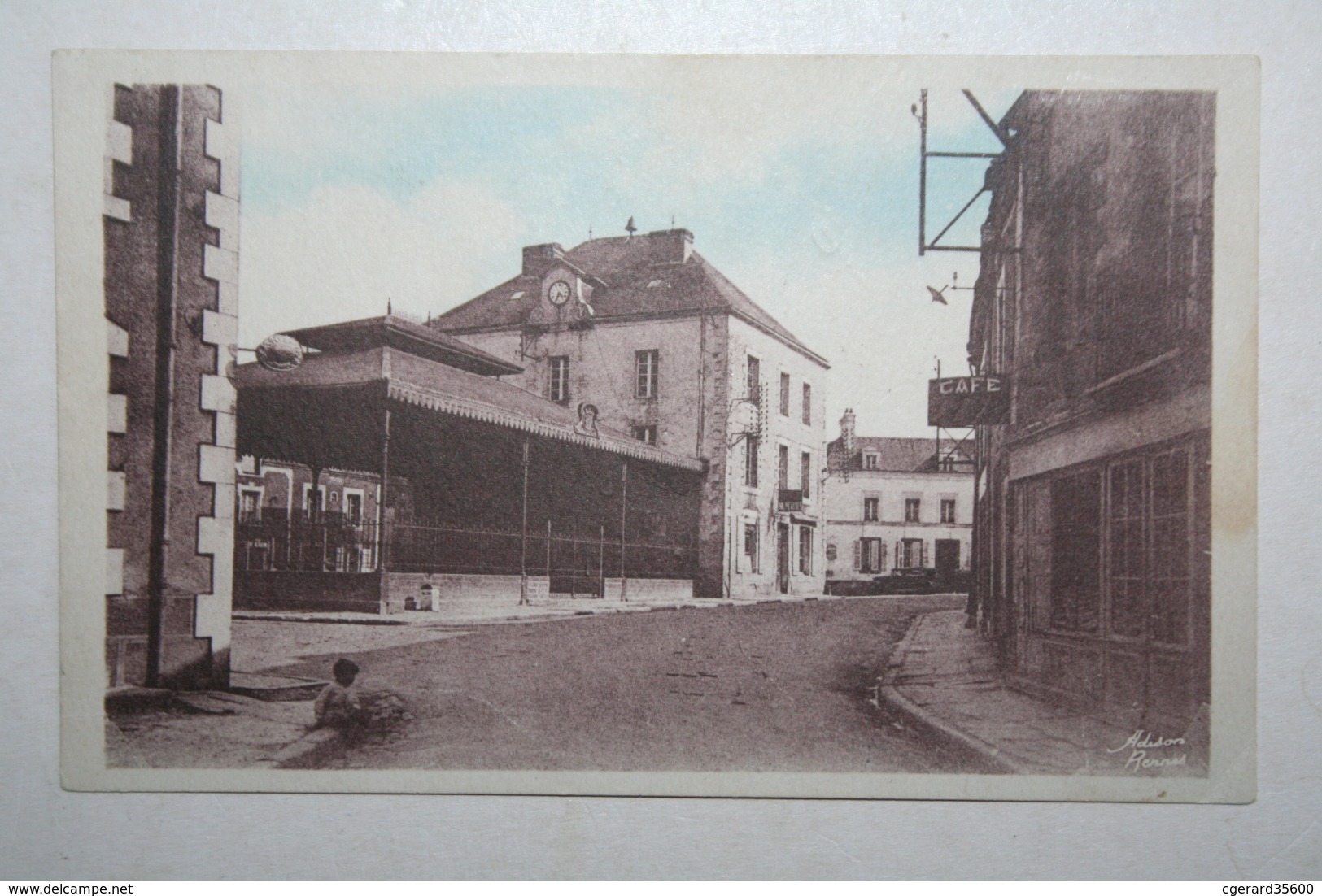 56 : La Gacilly - La Mairie Et Les Halles - La Gacilly