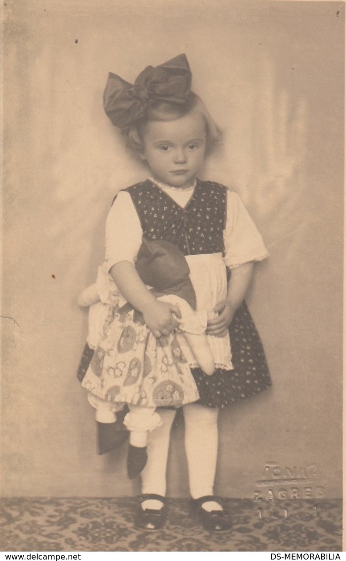 Child Playing W Doll Puppe Poupee Real Photo Postcard Foto Tonka Zagreb - Jeux Et Jouets