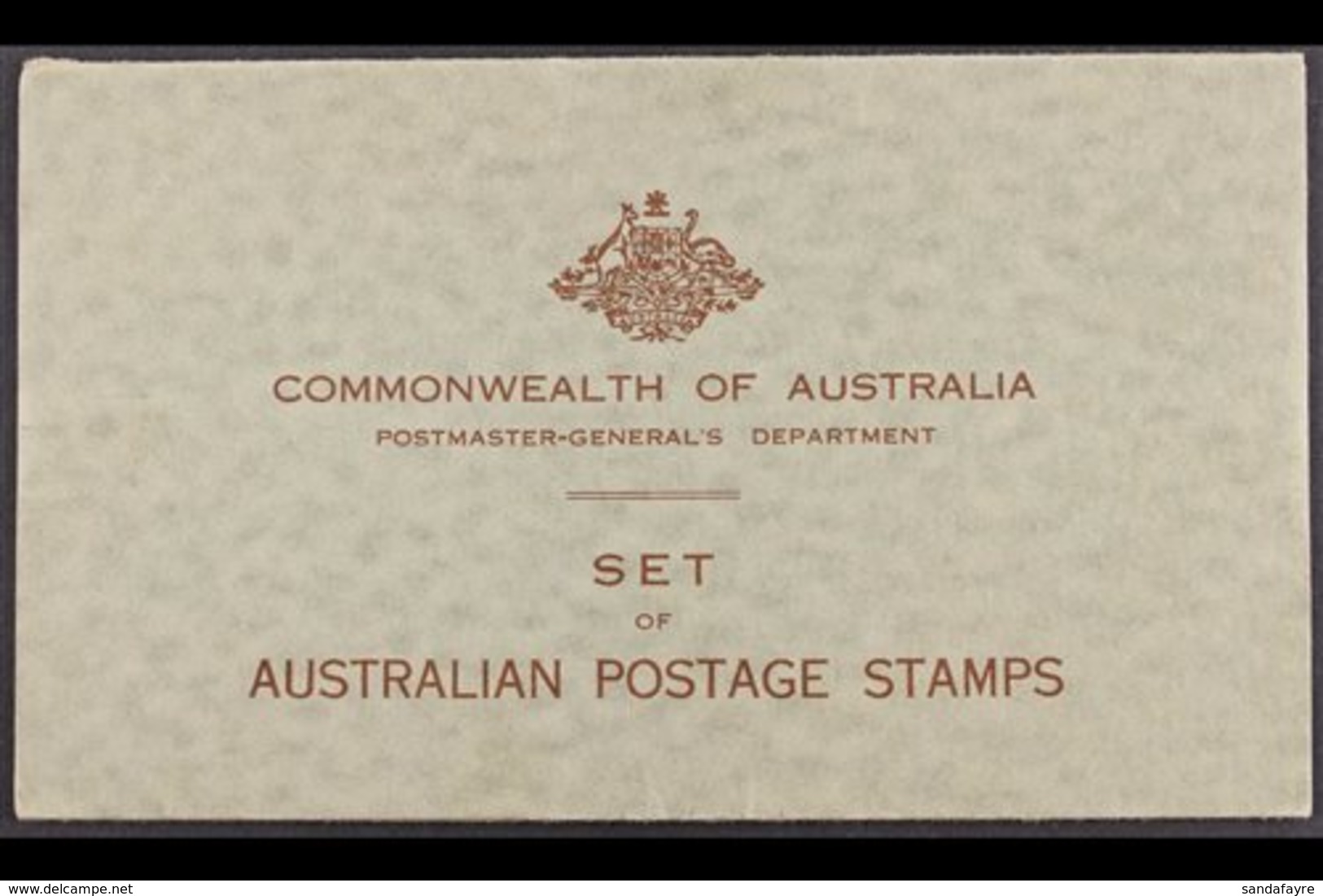 1934 COMMONWEALTH OF AUSTRALIA PRESENTATION PACK A Greyish Folder Inscribed "Commonwealth Of Australia / Postmaster-Gene - Other & Unclassified