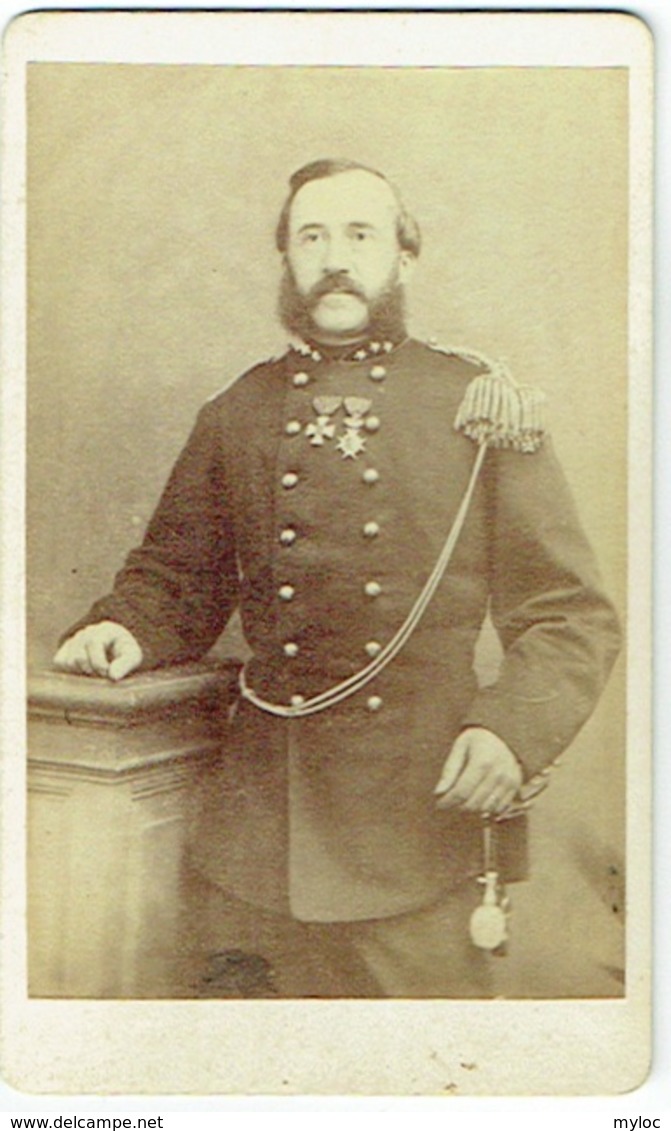 Photo CDV. Militaria. Militaire Avec Sabre Et Décorations. 's Hertogenbosch. Foto Stollenwerk. - Oud (voor 1900)