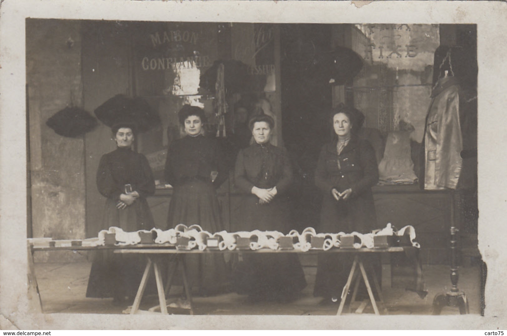 Métiers - Magasin Collin - Couturières Vendeuses Devant La Devanture - Carte-photo - Negozi