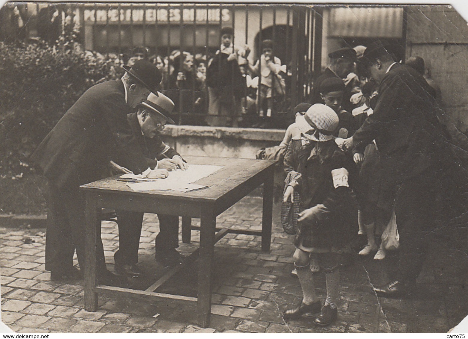 Photographie - Carte-photo - Cour Ecole ? Inscription Enfants - Fêtes Des Ecoles ? - Fotografie