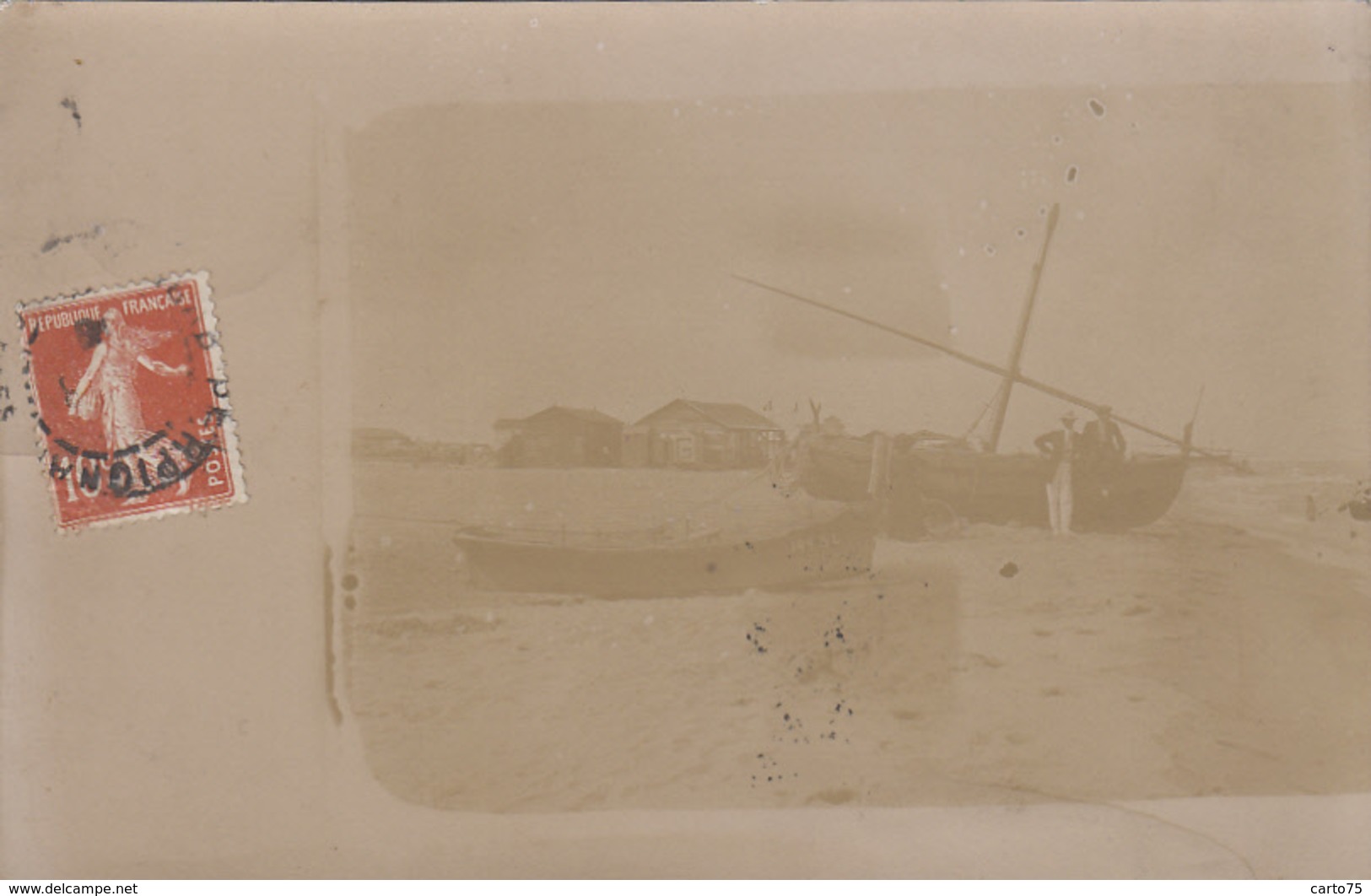 Photographie - Carte-photo - Barques De Pêcheurs Baraques Plage - Leucate ? 1910 - Fotografie