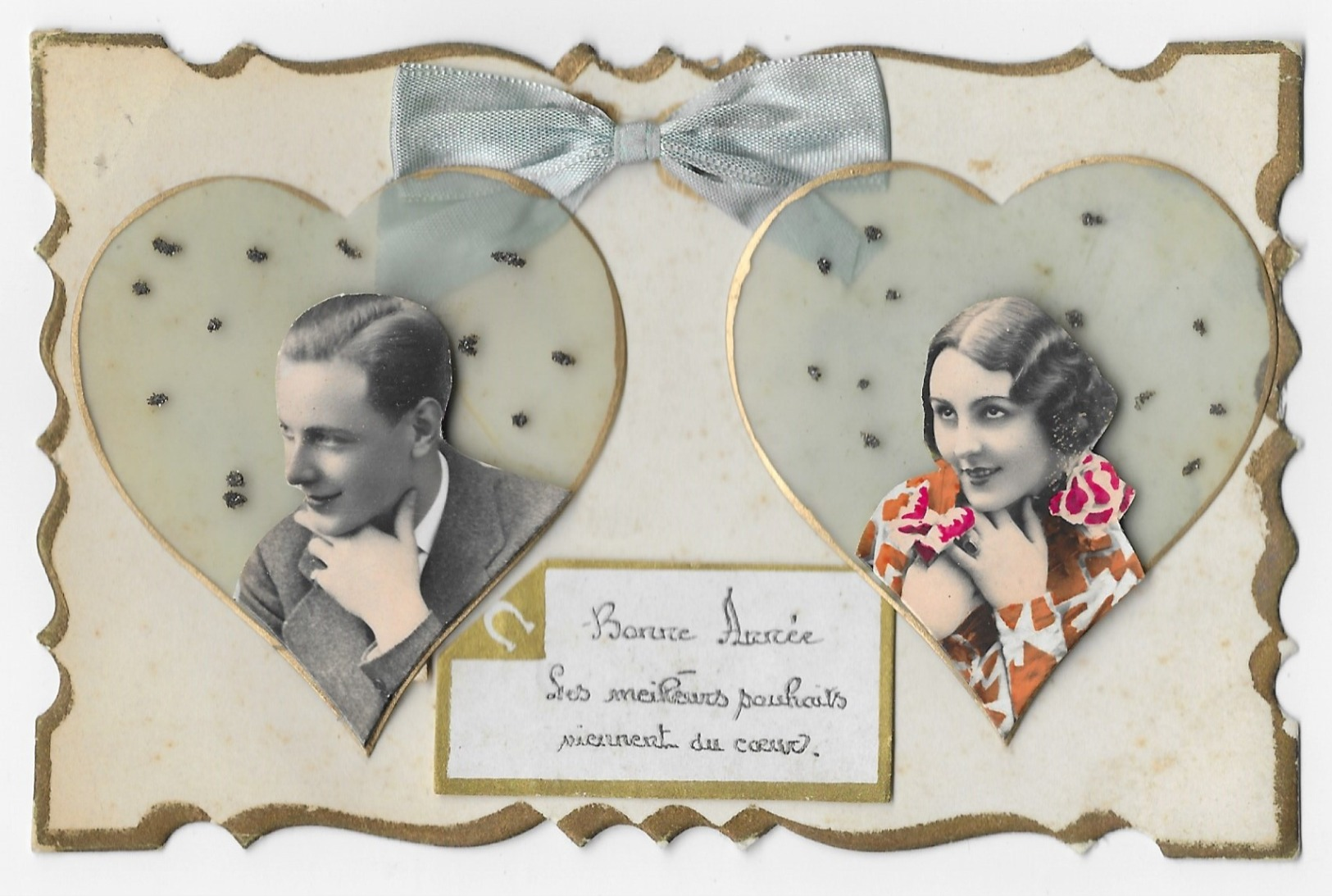 Bonne Année Les Meilleurs Souhaits Viennent Du Coeur Ajoutis Noeud Papillon Tissus Coeurs Portraits D' Homme Et De Femme - New Year