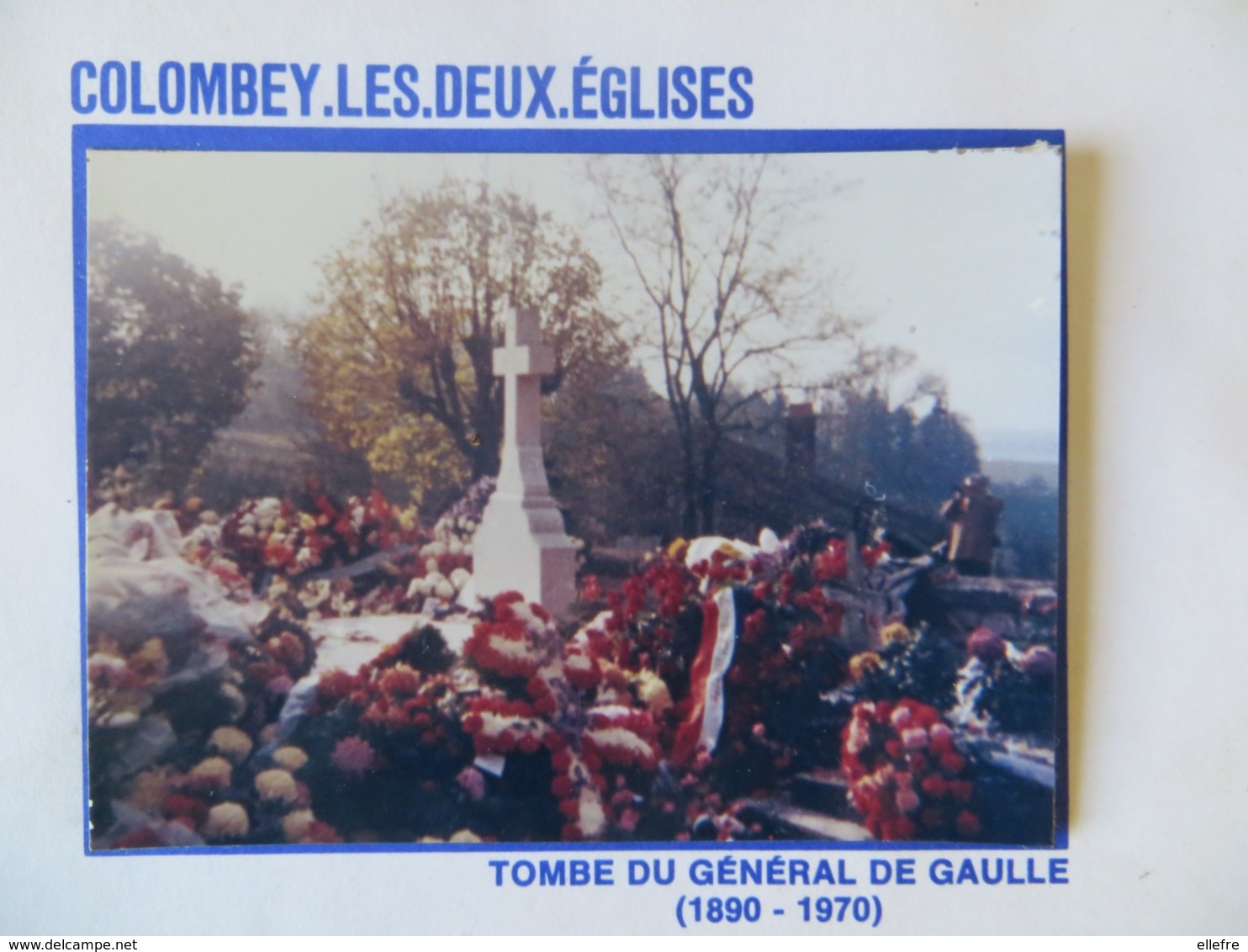 CPSM Carte Avec  Photo Véritable  Collée La Tombe Du Général De Gaulle Le Jour Des Obsèques Croix De Lorraine Colombay - Begrafenis