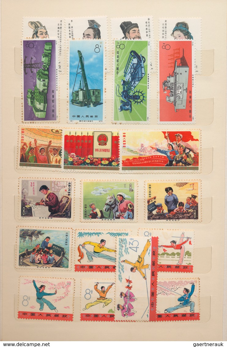China - Volksrepublik: 1971/1986 (ca.), accumulation of complete sets MNH in two Chinese stockbooks,