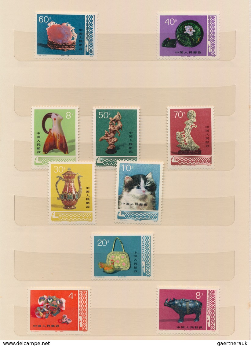 China - Volksrepublik: 1971/1986 (ca.), accumulation of complete sets MNH in two Chinese stockbooks,