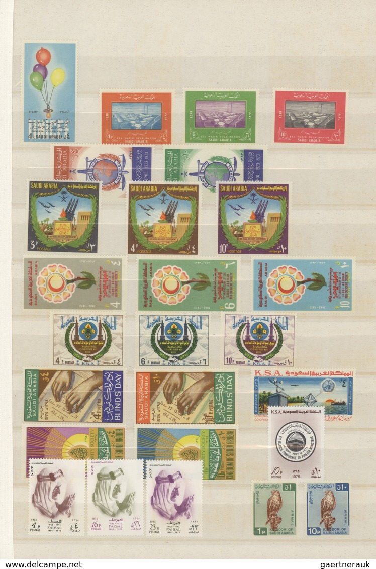 Saudi-Arabien: 1920-2000, Collection on cards starting early overprinted issues Hejaz & Nejd includi