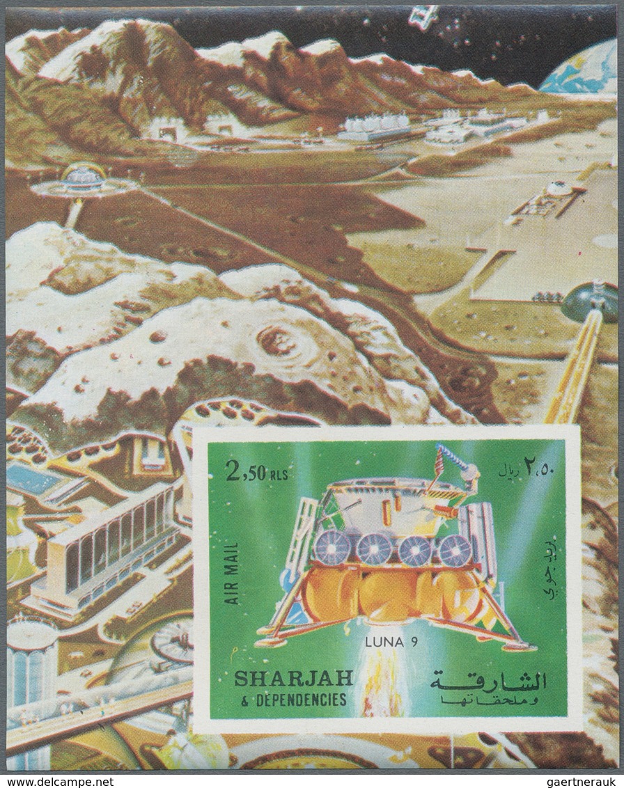 Schardscha / Sharjah: 1970/1972, Holding Of 2000/3000 MNH Souvenir Sheets, Thematics "Space", "Footb - Sharjah