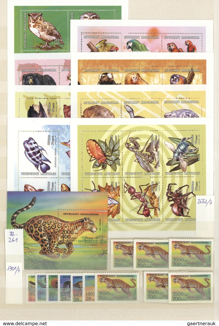 Thematik: Tiere, Fauna / Animals, Fauna: 1960/2000 (ca.), Comprehensive MNH Accumulation In A Stockb - Other & Unclassified