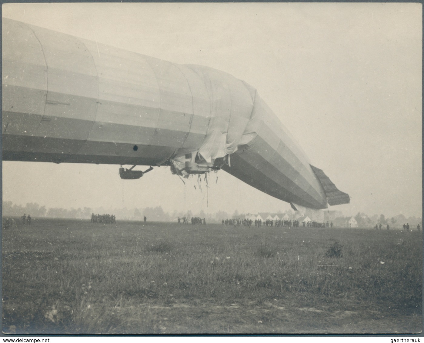Thematik: Zeppelin / Zeppelin: 1913 (ca). Rare, Perhaps Unique, Collection Of 22 Original Photograph - Zeppelines