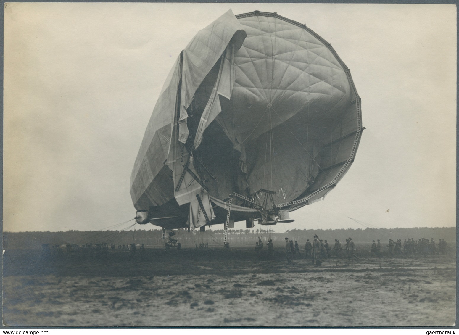 Thematik: Zeppelin / zeppelin: 1913 (ca). Rare, perhaps unique, collection of 22 original photograph