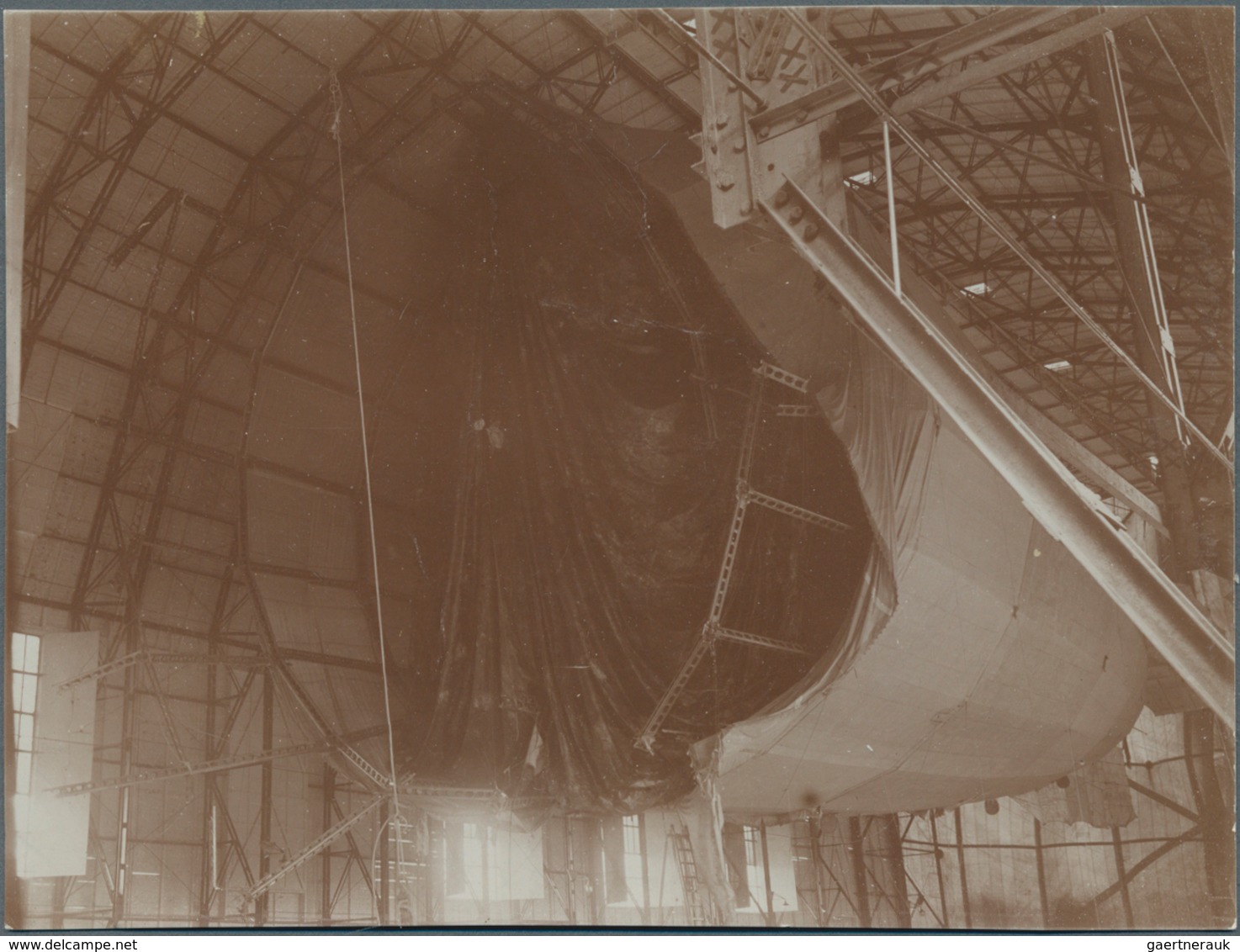 Thematik: Zeppelin / zeppelin: 1913 (ca). Rare, perhaps unique, collection of 22 original photograph