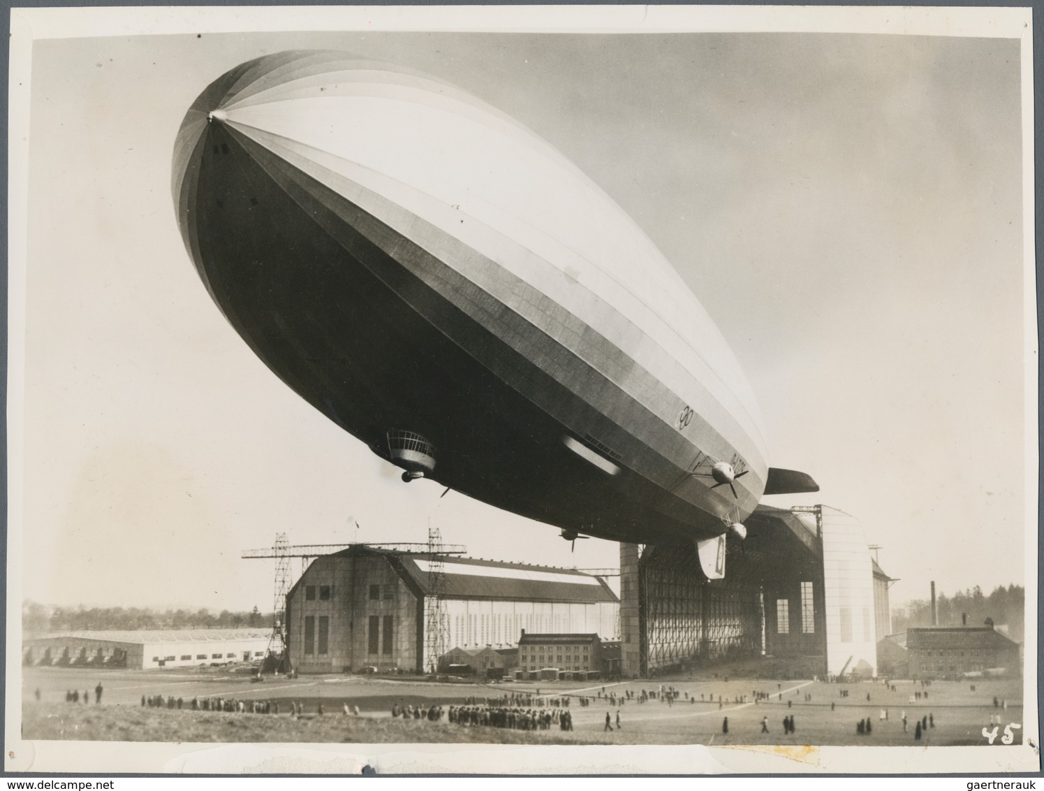 Thematik: Zeppelin / Zeppelin: 1910/1945 (ca): Posten Mit Dutzenden Zeppelin Photos, Dazu Einige Pos - Zeppelines