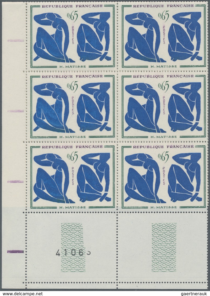 Frankreich: 1940/1966, comprehensive MNH stock, well filled and sorted on stockcards, mainly commemo