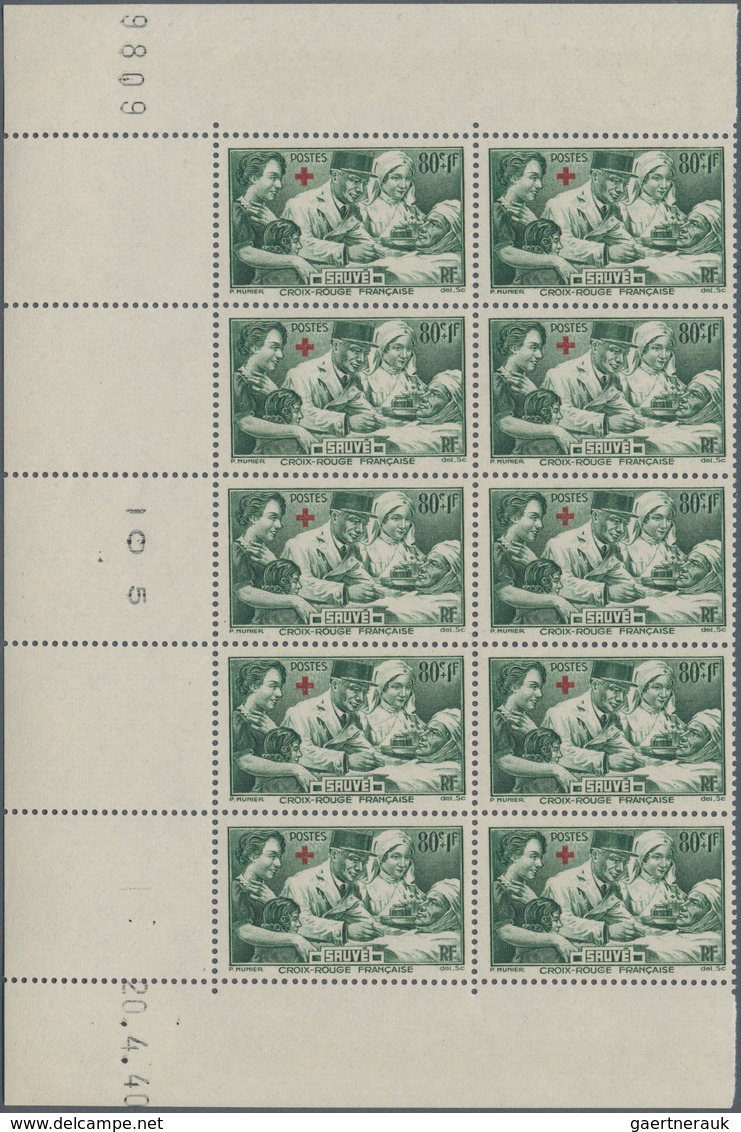 Frankreich: 1940/1966, comprehensive MNH stock, well filled and sorted on stockcards, mainly commemo