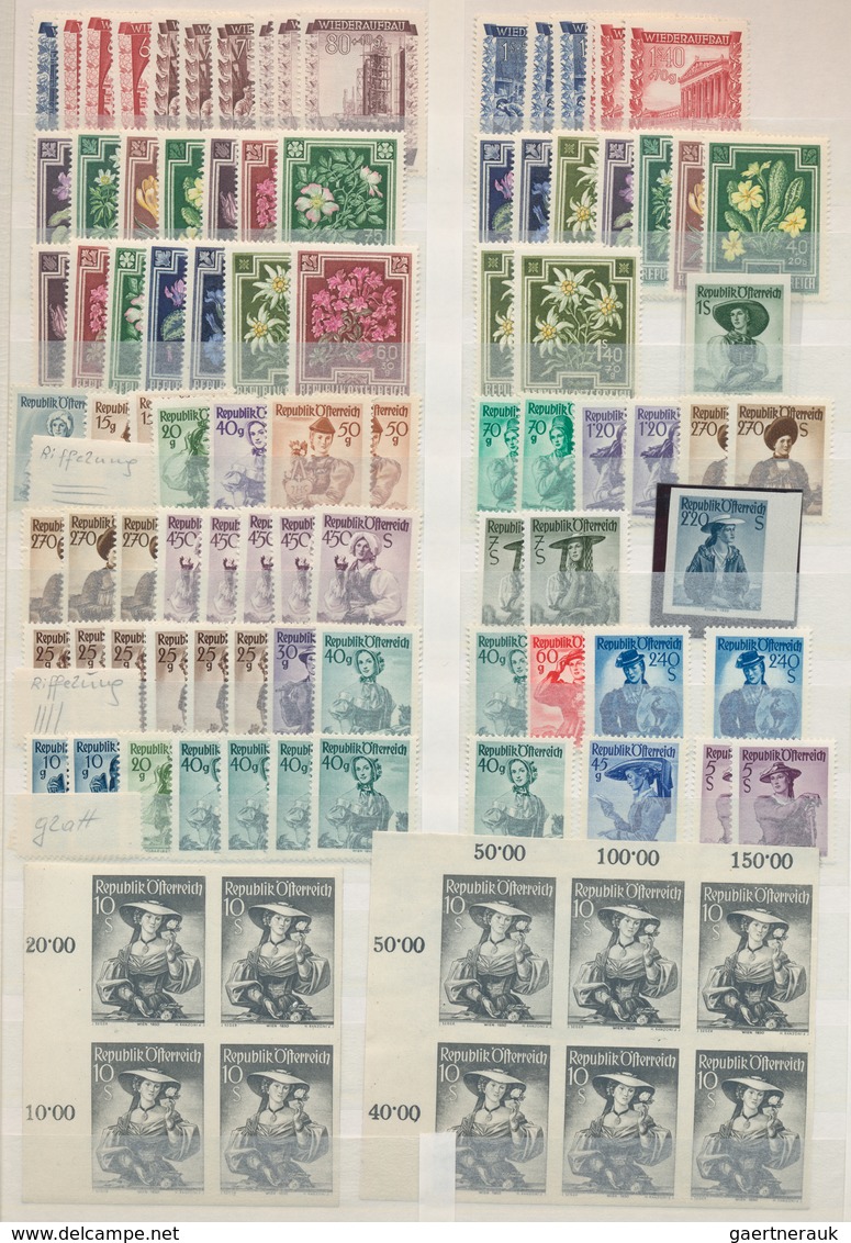Österreich: 1900/2000 (ca.), Reichhaltiger Bestand Im 64seitigen Steckbuch, Alles Dicht Gesteckt Mit - Colecciones