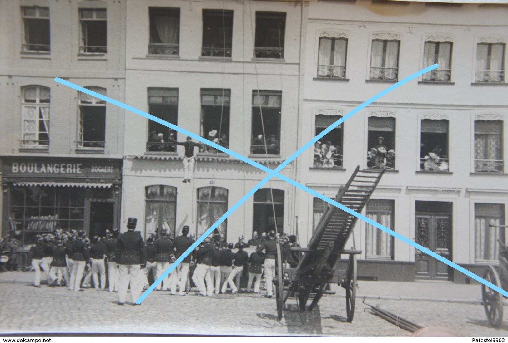 Photo SAINT OMER Grand Place Exercice Démonstration Pompiers Pompier Boulangerie Vers 1900 - Lieux