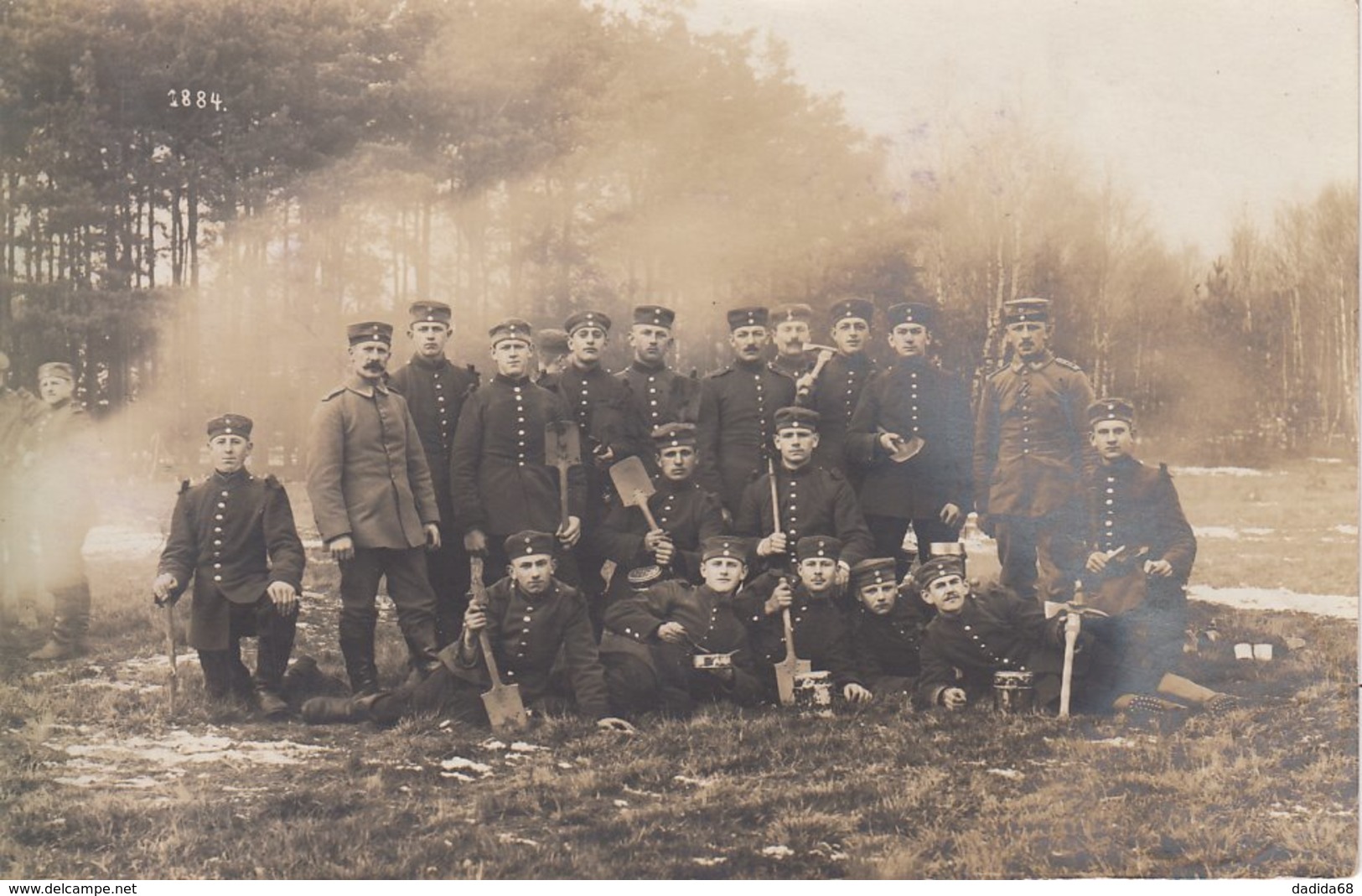CARTE PHOTO ALLEMANDE - GUERRE 14-18 - KÖNIGSBRÜCK (ALLEMAGNE) - SOLDATS ALLEMANDS EN MANOEUVRE - Weltkrieg 1914-18