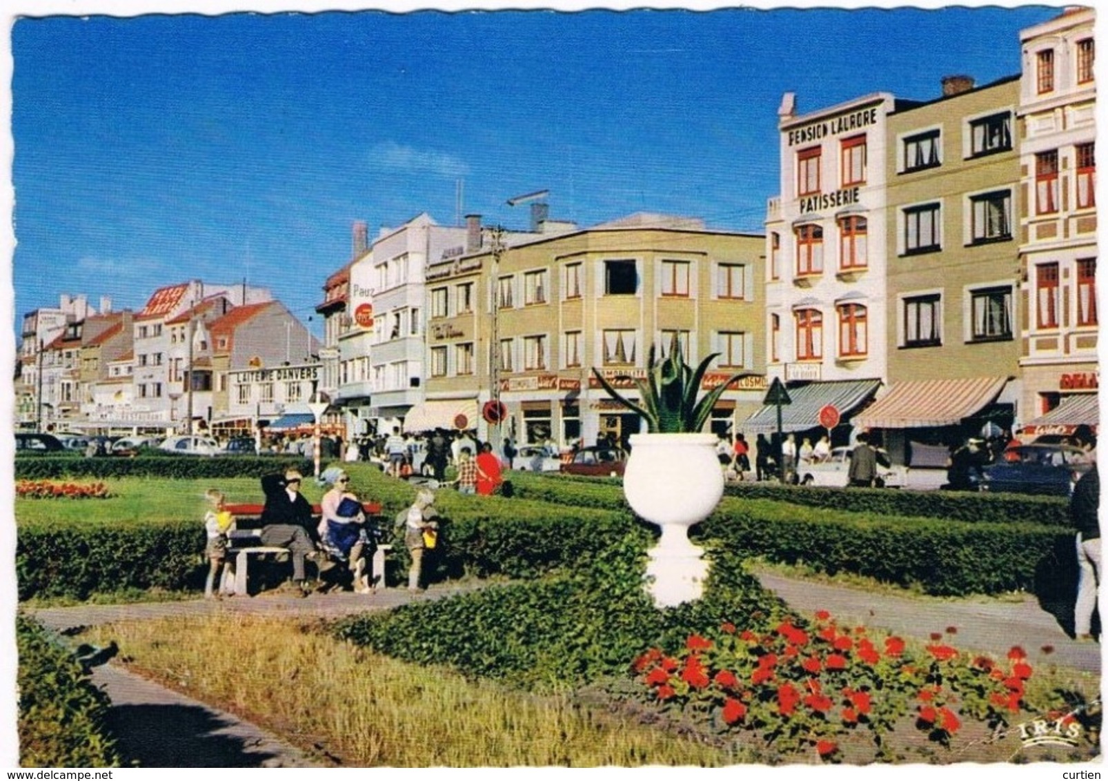 BREDENE . Belgique . Rue De La Chapelle .animée .1964 - Bredene