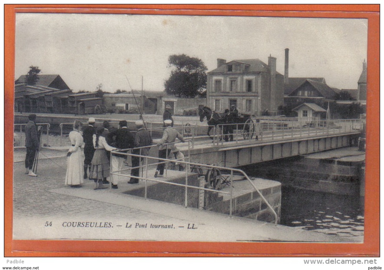 Carte Postale 14. Courseulles  Le Pont Tournant  Trés Beau Plan - Autres & Non Classés