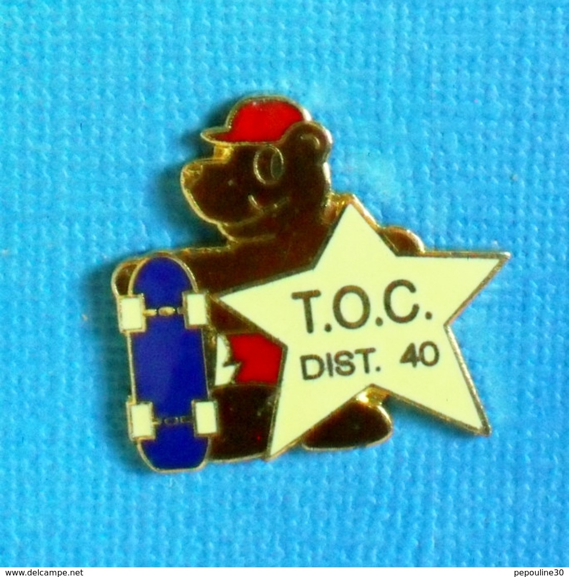 1 PIN'S //  ** T.O.C. DIST. 40 / SKATEBOARD ** - Skateboard