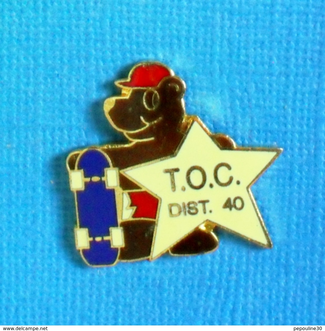 1 PIN'S //  ** T.O.C. DIST. 40 / SKATEBOARD ** - Skateboard