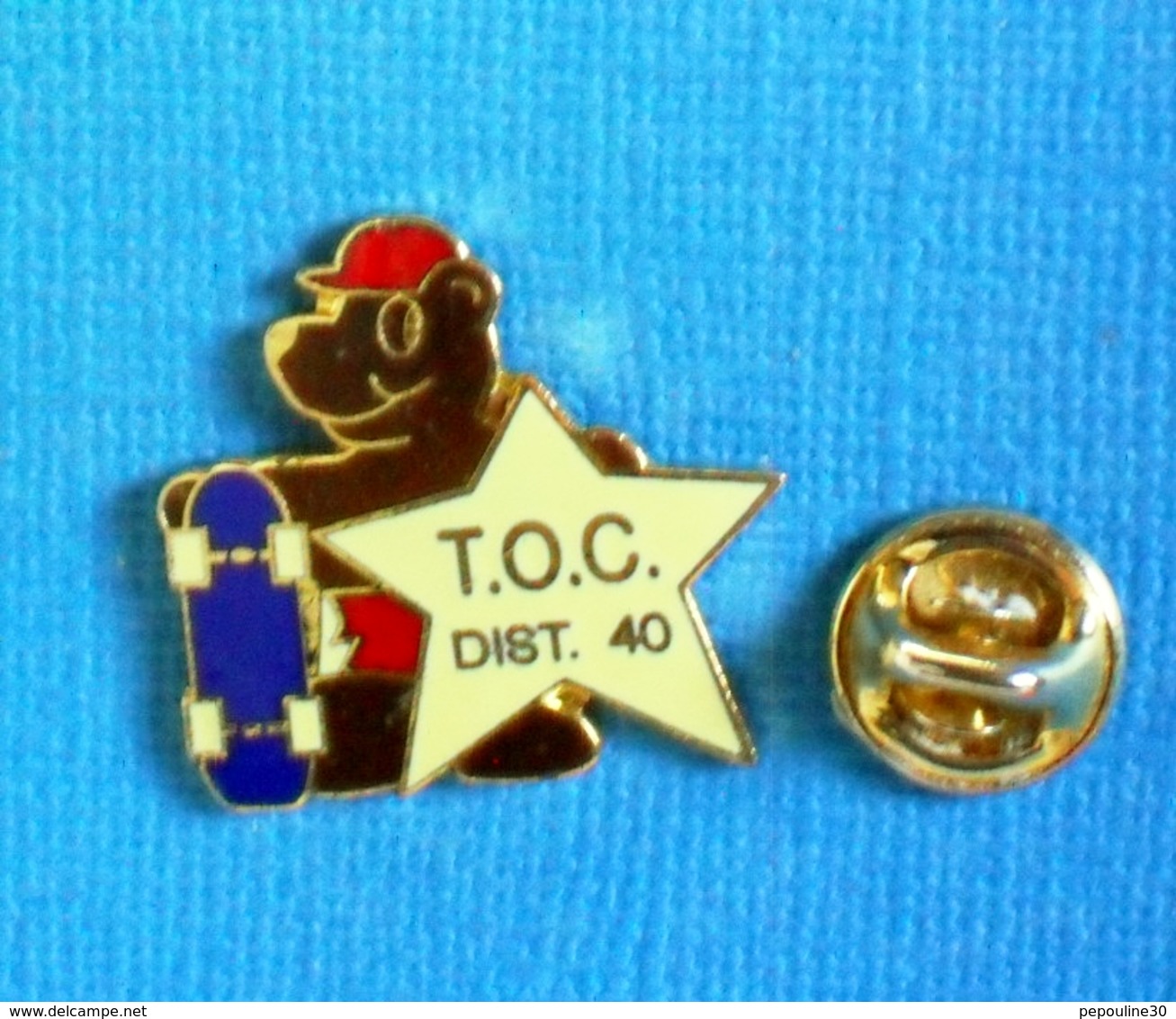 1 PIN'S //  ** T.O.C. DIST. 40 / SKATEBOARD ** - Skateboard