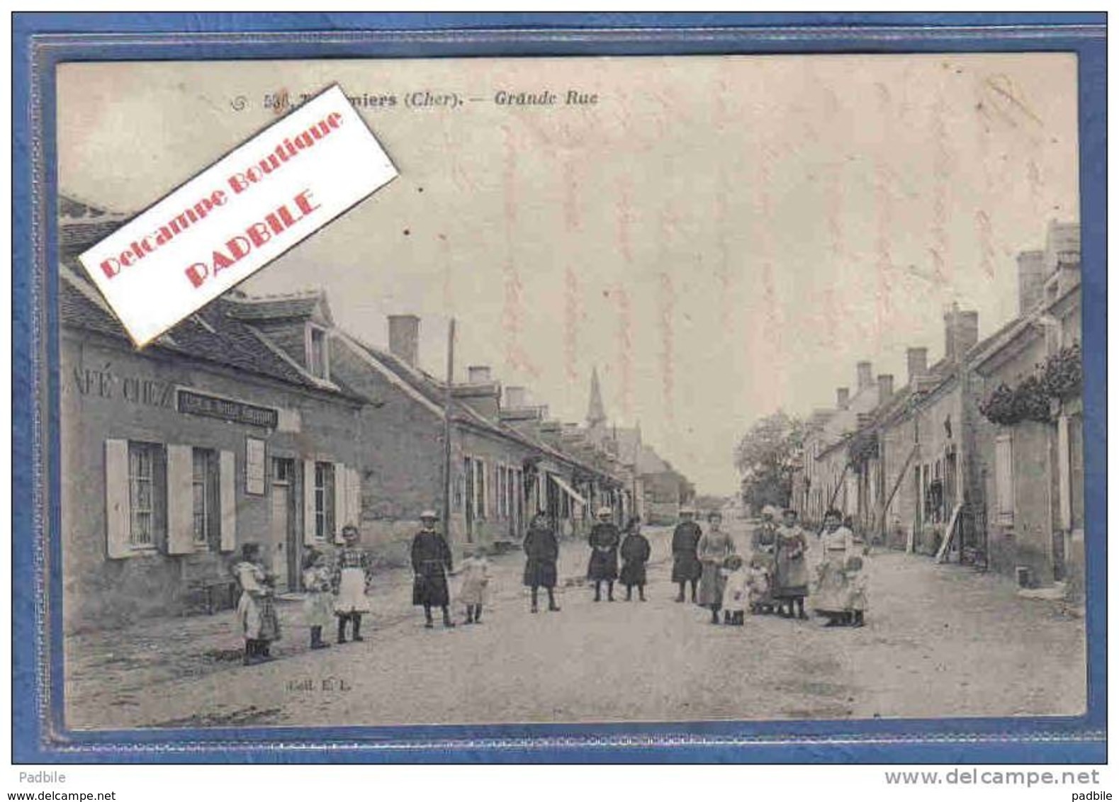 Carte Postale 18. Thaumiers  Grande Rue  Café Trés Beau Plan - Thaumiers