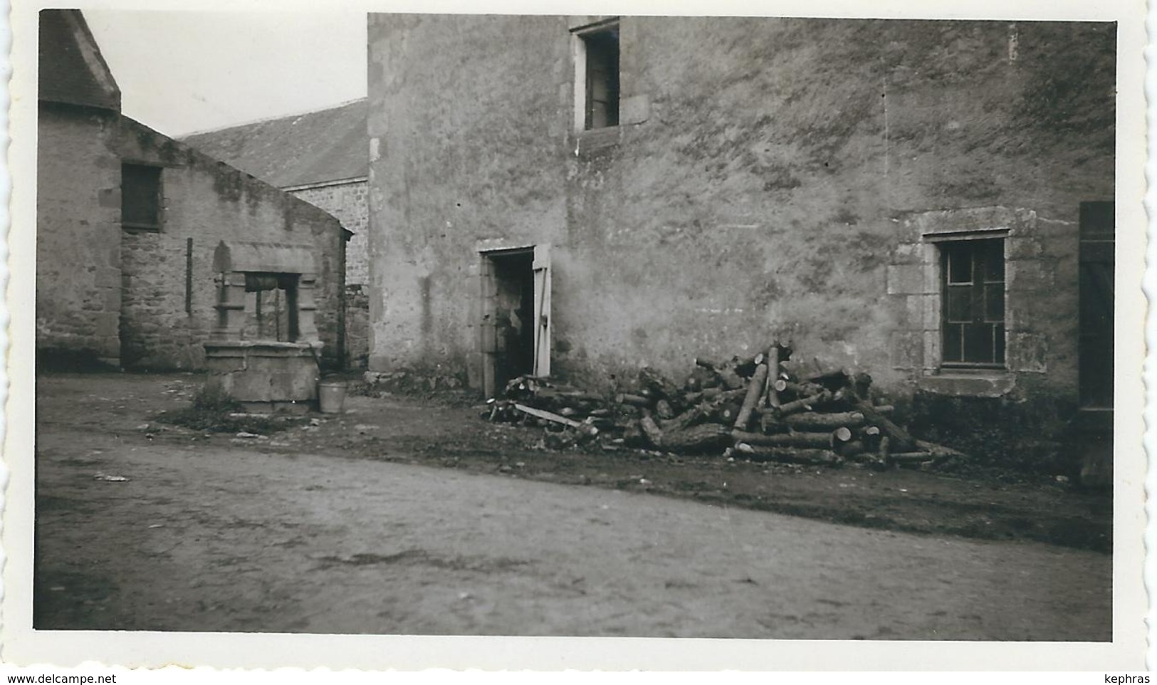 Photo Anonyme PLOUHARNEL - MORBIHAN - Un Vieux Puits - Année 1938 - Dimensions 11.3 / 6.8 CM - Lieux