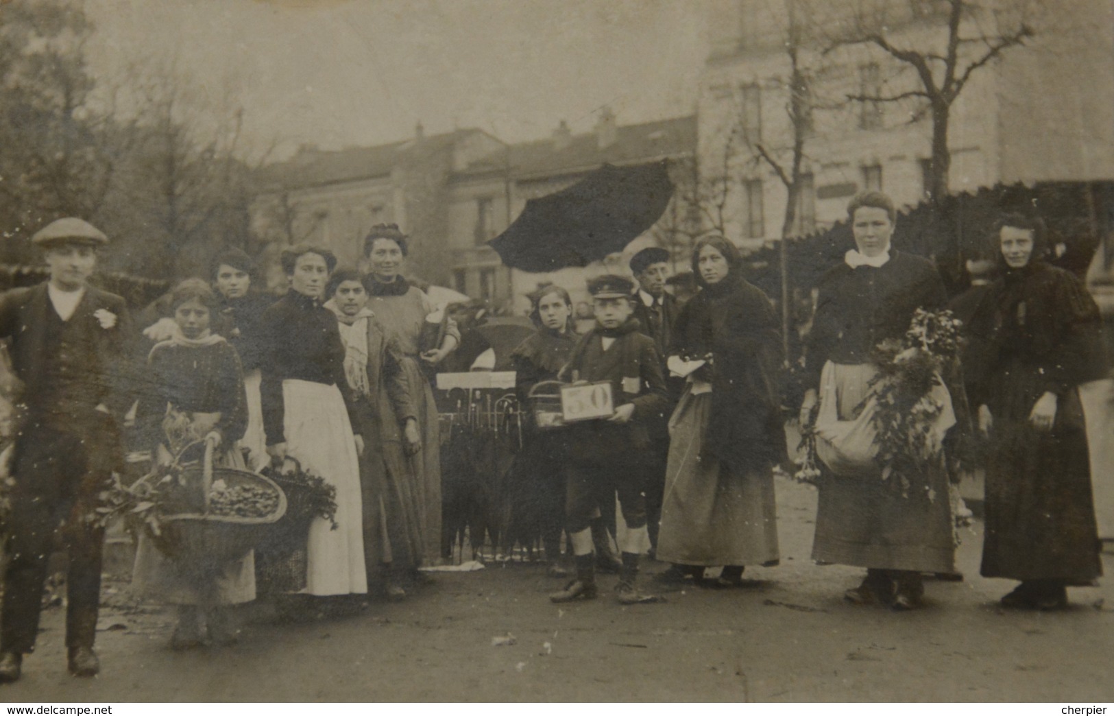 CPA Villageois Au Marché En 1920 - Autres & Non Classés