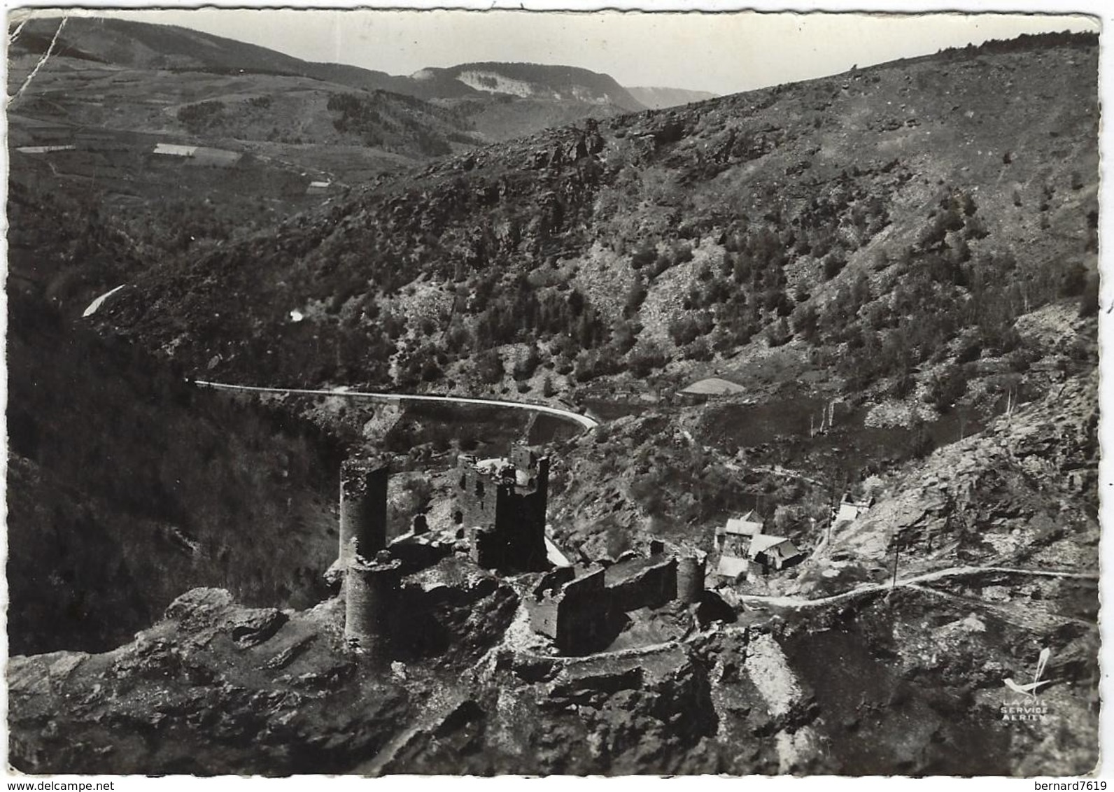 48  Le Bleymard  Le Tournel Et Son Vieux Chateau - Le Bleymard